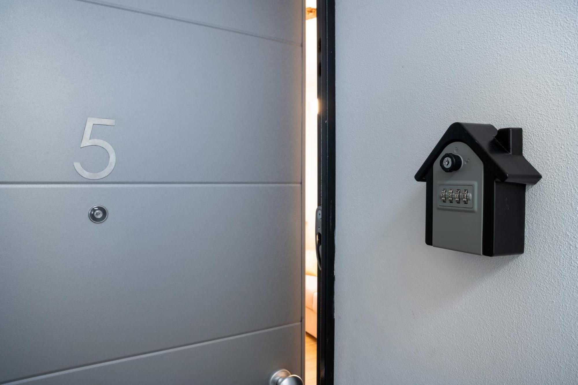 Lora Flowers Suite, Free Parking,self Check In, 5 Appartement
