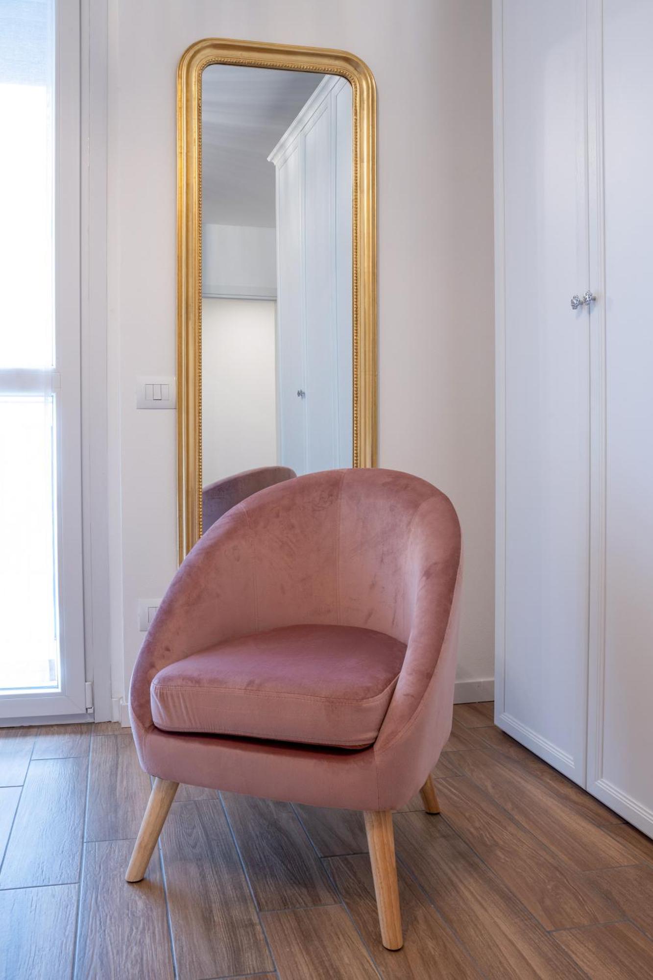 Lora Flowers Suite, Free Parking,self Check In, 5 Appartement *