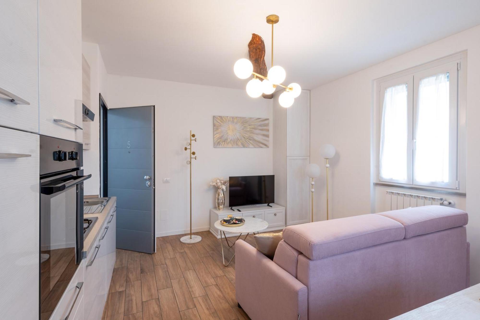 Lora Flowers Suite, Free Parking,self Check In, 5 Appartement