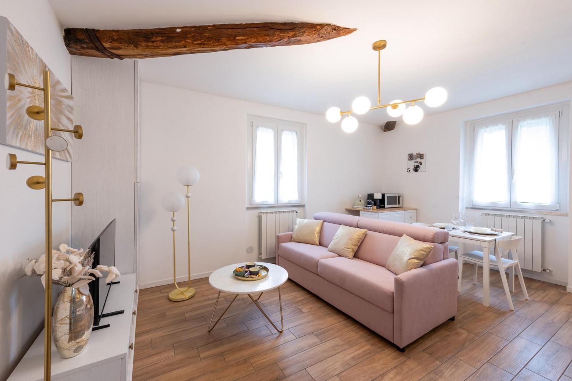 Lora Flowers Suite, Free Parking,self Check In, 5 Appartement